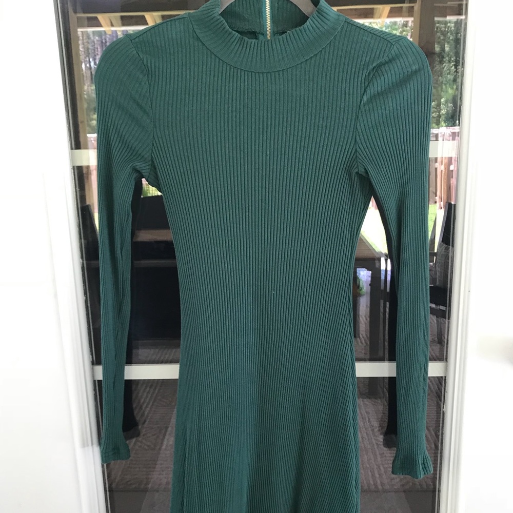 Green long sleeve ribbed dress